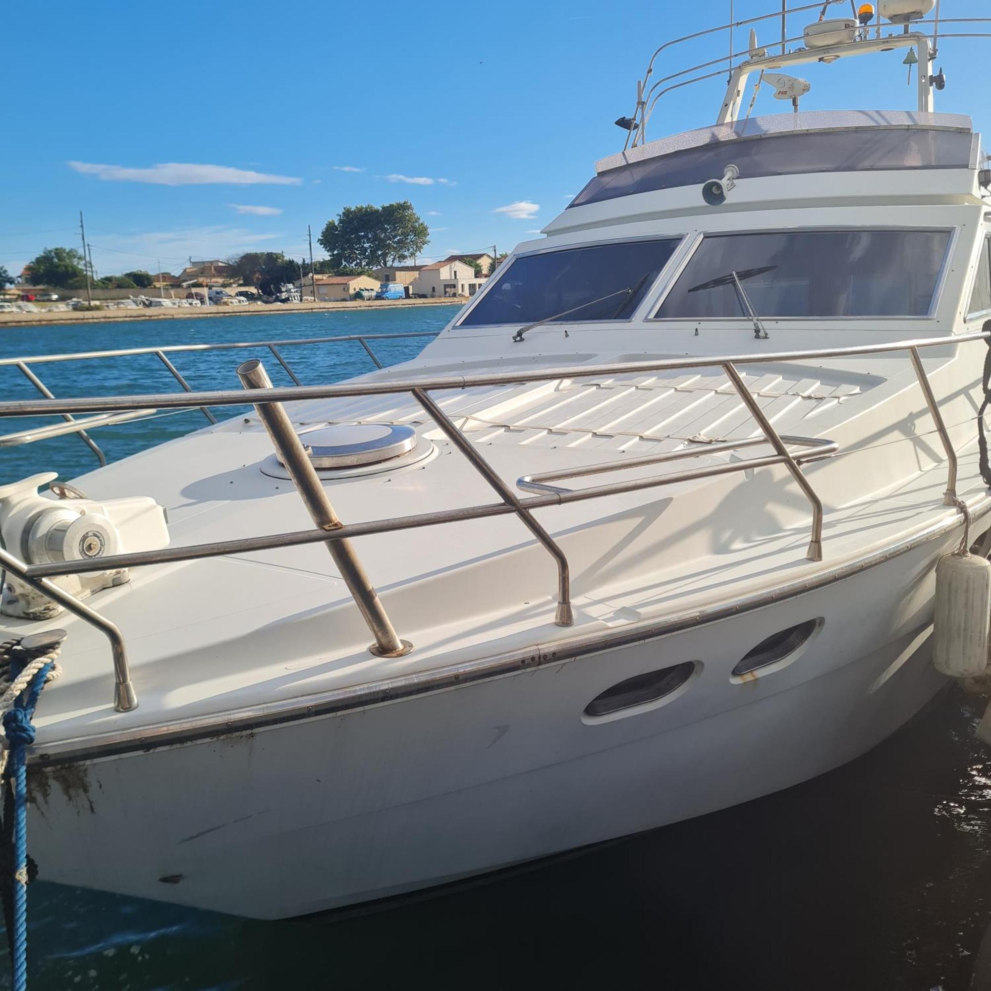 Nuit Insolite Bateau A Quai - Port Saint Louis Du Rhone Eksteriør bilde